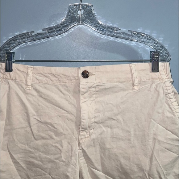 Old navy- Cream shorts - Picture 2 of 5